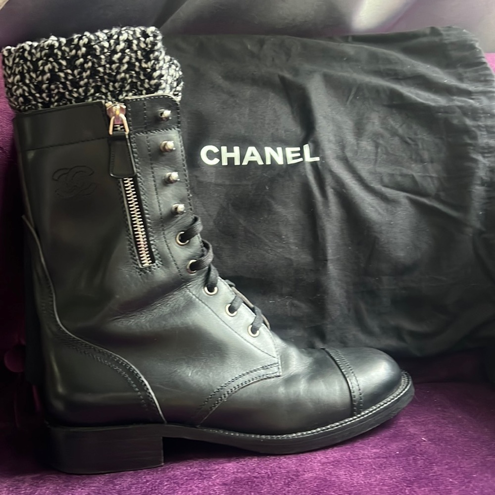 CHANEL SIZE 39 Pearl Leather Mid-Calf Combat Boots Black
w/Wool knit sock detail